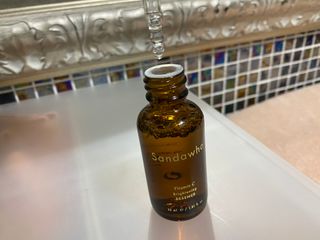 스킨큐어 산다화 비타민c 화이트닝 에센스 30ml — 5점을 준 리뷰어가 2022년 3월 올린 사용 사진