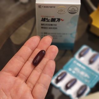 [대웅제약] 혈행, 눈,뼈건강, 알티지오메가3 세노메가 루테인 — 5점을 준 리뷰어가 2021년 8월 올린 사용 사진