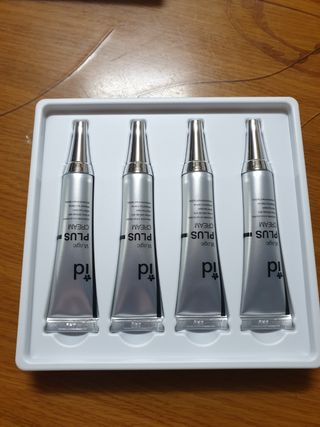 아이디플라코스메틱 아이디 브이로직 플러스 크림 15ml X 4EA — 5점을 준 리뷰어가 2022년 5월 올린 사용 사진
