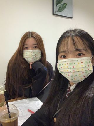 [숨그림]  덴탈마스크 짱구 우리아이 그리고 내가 쓰는 믿을수있는 케릭터 마스크  16종 — 3.5점을 준 리뷰어가 2021년 10월 올린 사용 사진