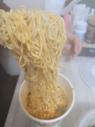 NISSIN 닛신 컵누들  4종 - 씨푸드오리지날, 씨푸드 스파이시, 씨푸드 커리, 씨푸드 XO소스 — 5점을 준 리뷰어가 2023년 1월 올린 사용 사진
