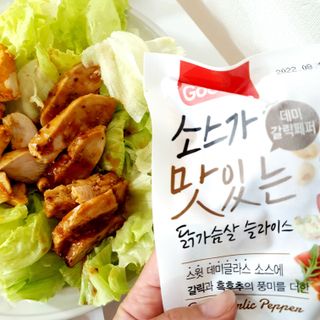 굽네몰 [굽네] 소스가 맛있는 닭가슴살 슬라이스 4종 — 5점을 준 리뷰어가 2021년 12월 올린 사용 사진