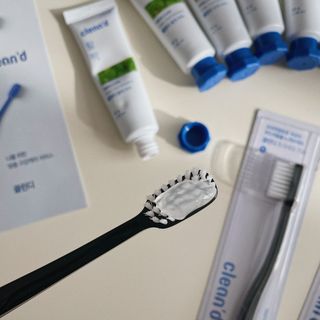주식회사 클린디 [클린디] 파우치에 쏙 넣어 밖에서도 치아건강🦷 챙기기 [맞춤 칫솔 + 치약  + 파우치 구성] — 5점을 준 리뷰어가 2022년 1월 올린 사용 사진
