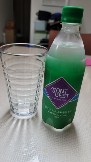 몽베스트 Montbest with Sparkling water Plain 20병 — 5점을 준 리뷰어가 2021년 11월 올린 사용 사진