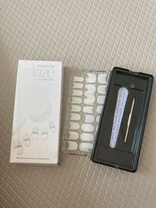 데싱디바 글레이즈 젤네일 스프링 프렌치 네일_5종 중 택 1 — 5점을 준 리뷰어가 2021년 9월 올린 사용 사진