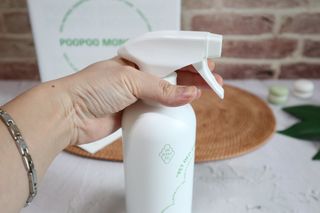 [푸푸몬스터](선물세트) 비건 펫 데오 스프레이(탈취제) 500ml (유향/무향 택 1)+산책 물통+메시지카드 — 5점을 준 리뷰어가 2022년 8월 올린 사용 사진