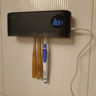 디하우트 랩 디하우트랩 UV 무선 칫솔살균기하루 8회 자동 살균 — 5점을 준 리뷰어가 2021년 11월 올린 사용 사진