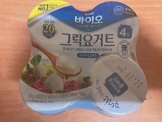 매일바이오 그릭요거트 오리지널 플레인 4개, 로스터리 커피믹스 4개 — 4.5점을 준 리뷰어가 2021년 12월 올린 사용 사진