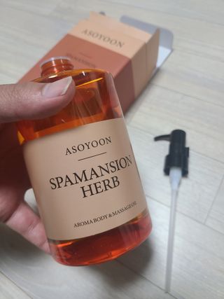 아소윤 건조하고 지친 피부에 힐링을 기분좋은 향기 스파맨션 바디오일 마사지오일 5종 중 1개 랜덤발송-2 — 5점을 준 리뷰어가 2021년 10월 올린 사용 사진