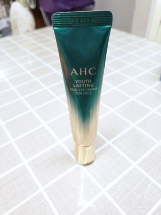 [NEW 탄력유턴 아이크림] AHC 유스 래스팅 리얼 아이크림 포 페이스 — 5점을 준 리뷰어가 2021년 3월 올린 사용 사진