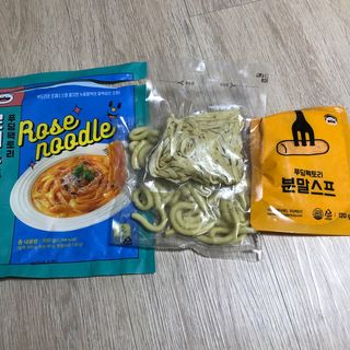 [푸딩팩토리] 로제누들떡볶이 500g / 까르보나라크림누들떡볶이 500g — 5점을 준 리뷰어가 2022년 8월 올린 사용 사진