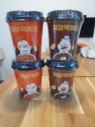 유비쿡 컵떡볶이 매운컵떡볶이2개/ 짜장컵떡볶이 2개  총 4개세트 — 5점을 준 리뷰어가 2021년 2월 올린 사용 사진