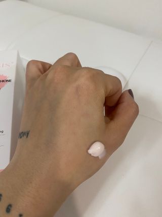 위시스 프리미엄 글루타치온  화이트닝 바디로션 — 5점을 준 리뷰어가 2023년 1월 올린 사용 사진