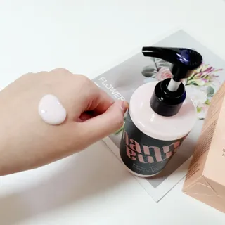 난나 살몬 스파이더 검버섯 미백 톤업 화이트닝 연어 앰플 크림 300ml 대용량 — 5점을 준 리뷰어가 2022년 11월 올린 사용 사진