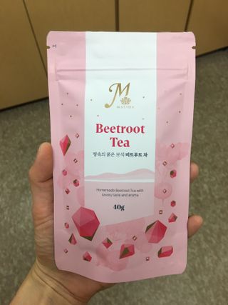 마시다 매혹적인 붉은 빛이 입안 가득히, 비트루트차 — 5점을 준 리뷰어가 2021년 3월 올린 사용 사진