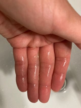 프리마인 메이크업과 들뜨는 각질까지 한방에 깐달걀로! 순하기까지한 셀베이스 그린티클렌저(200ml) — 5점을 준 리뷰어가 2023년 4월 올린 사용 사진