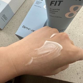 나우 [리브엠]피부 속부터 겹겹이, 촘촘하게! 워터핏8중 수분착붙 크림 — 5점을 준 리뷰어가 2024년 12월 올린 사용 사진