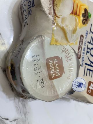 매일바이오 그릭요거트 오리지널 플레인 4개, 로스터리 커피믹스 4개 — 5점을 준 리뷰어가 2021년 12월 올린 사용 사진