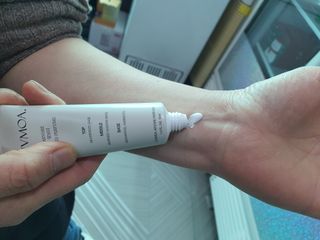 러브모아 향수 고체향수 승무원 고체향수 바르는 향수 니치향수 도손 우드세이지 앤 씨솔트 — 5점을 준 리뷰어가 2023년 1월 올린 사용 사진