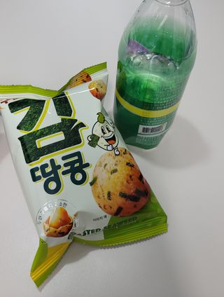 오리온 오징어땅콩의 짭짤고소 신제품, 구운김땅콩 — 4점을 준 리뷰어가 2022년 5월 올린 사용 사진