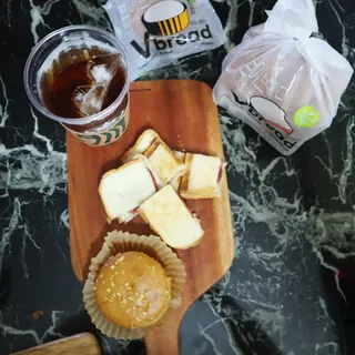 롯데제과 Vbread 포카치아식빵1개 + 미니식빵 1개 + 머핀 2개 세트 — 5점을 준 리뷰어가 2021년 9월 올린 사용 사진