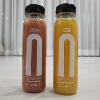 BLENDY'S 핑크 스무디+블론디 스무디 — 5점을 준 리뷰어가 2021년 11월 올린 사용 사진