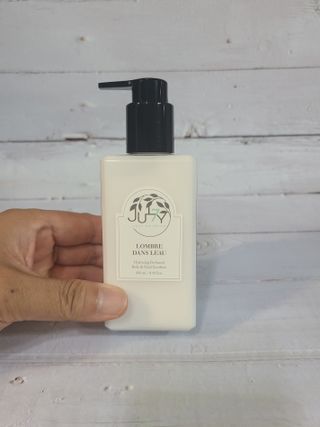 줄라이 모닝 _ JULY MORNING 줄라이모닝 하이드레이팅 퍼퓸드 바디앤핸드 에멀젼 — 5점을 준 리뷰어가 2021년 9월 올린 사용 사진