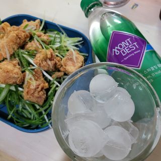 몽베스트 Montbest with Sparkling water Plain 20병 — 5점을 준 리뷰어가 2021년 10월 올린 사용 사진
