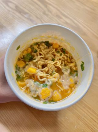 NISSIN 닛신 컵누들  4종 - 씨푸드오리지날, 씨푸드 스파이시, 씨푸드 커리, 씨푸드 XO소스 — 5점을 준 리뷰어가 2022년 11월 올린 사용 사진