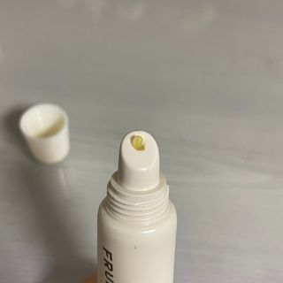 [후르디아] 올리브영 착한보습 비건 립버터 2종 — 5점을 준 리뷰어가 2022년 12월 올린 사용 사진