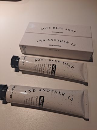 멈칫(MUMCHIT) 넥퍼퓸 NECKPERFUME 2가지 향 — 5점을 준 리뷰어가 2021년 11월 올린 사용 사진