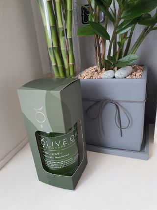 올리브 오일 스킨케어 컴퍼니 [OOSC] 촉촉 깨끗 내추럴리 너리시드 핸드워시 500ml — 5점을 준 리뷰어가 2021년 5월 올린 사용 사진