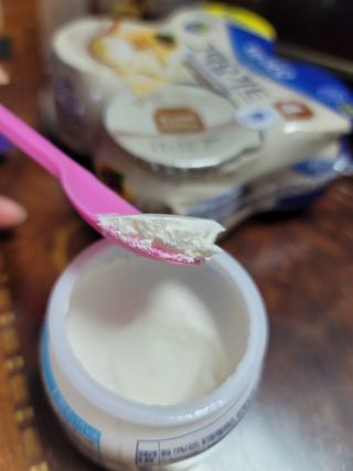 매일바이오 그릭요거트 오리지널 플레인 4개, 로스터리 커피믹스 4개 — 5점을 준 리뷰어가 2021년 12월 올린 사용 사진