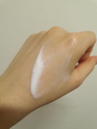 뷰니오 더마플러스 카밍 에멀전200ml — 5점을 준 리뷰어가 2020년 12월 올린 사용 사진
