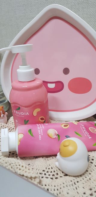 [후르디아] 복숭아 바디워시+바디에센스 세트 — 5점을 준 리뷰어가 2021년 8월 올린 사용 사진