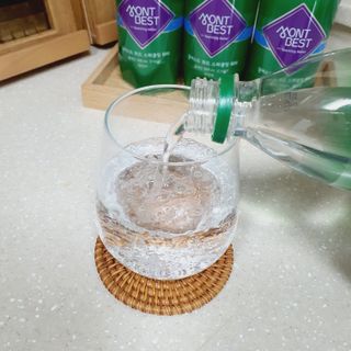 몽베스트 Montbest with Sparkling water Plain 20병 — 5점을 준 리뷰어가 2021년 11월 올린 사용 사진