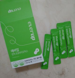 [몸엔용] 에버업 멀티비타민&미네랄, 눈건강 루테인 혈행건강 오메가3, 면역 프로바이오틱스 3종 택1 — 5점을 준 리뷰어가 2022년 4월 올린 사용 사진