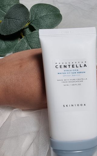 [스킨1004] 마다가스카르 센텔라 히알루-시카 워터핏 선세럼 50ml — 5점을 준 리뷰어가 2024년 5월 올린 사용 사진
