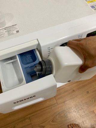 [생활공작소] 섬유유연제 + 세탁세제 1.5L 릴리향 — 5점을 준 리뷰어가 2021년 2월 올린 사용 사진