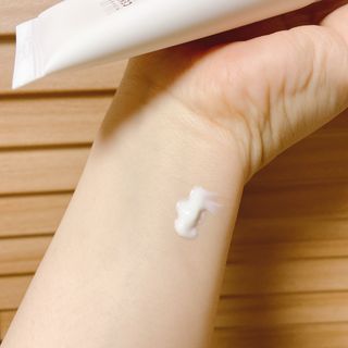 [스킨1004] 마다가스카르 센텔라 히알루-시카 워터핏 선세럼 50ml — 5점을 준 리뷰어가 2024년 5월 올린 사용 사진