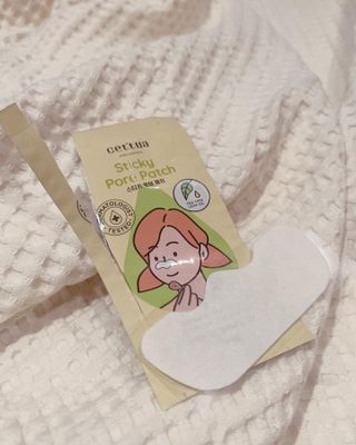 세뚜아(Cettua) 세뚜아 스티키 포어 패치 Cettua Sticky Pore Patch — 3.5점을 준 리뷰어가 2023년 8월 올린 사용 사진