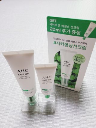 [AHC] 세이프온 에센스 선크림 올리브영 스페셜 증정 기획세트 — 5점을 준 리뷰어가 2022년 6월 올린 사용 사진