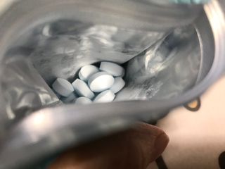 입 냄새 완화에 도움을 주는 에티켓 캔디 앳캔디 스트롱민트 — 5점을 준 리뷰어가 2021년 2월 올린 사용 사진
