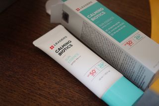 리더스코스메틱 리더스 카밍 바이오틱스 선 에센스 SPF 50+ PA++++ — 5점을 준 리뷰어가 2022년 6월 올린 사용 사진