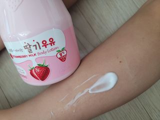 [과일나라] 피부가 마시는 딸기우유 바디클렌저&바디로션 — 5점을 준 리뷰어가 2022년 2월 올린 사용 사진