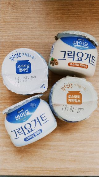 매일바이오 그릭요거트 오리지널 플레인 4개, 로스터리 커피믹스 4개 — 5점을 준 리뷰어가 2021년 12월 올린 사용 사진