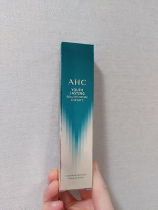 [NEW 탄력유턴 아이크림] AHC 유스 래스팅 리얼 아이크림 포 페이스 — 5점을 준 리뷰어가 2021년 1월 올린 사용 사진