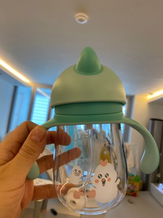 유비맘 트라이탄 코니빨대컵_컬러 랜덤 발송 — 5점을 준 리뷰어가 2021년 2월 올린 사용 사진