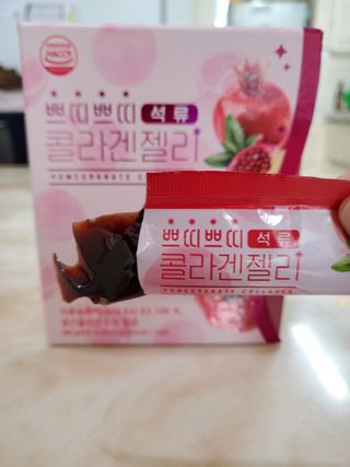 헬스업_쁘띠쁘띠석류콜라겐젤리_20g x 14포 — 4점을 준 리뷰어가 2021년 2월 올린 사용 사진