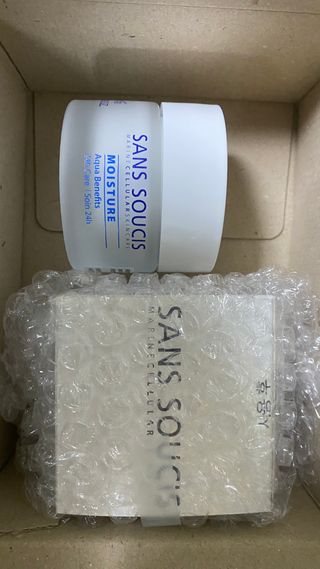 산수시 아쿠아 베네핏 24h 수부지 물광 속건조 수분크림 50ml — 5점을 준 리뷰어가 2021년 6월 올린 사용 사진